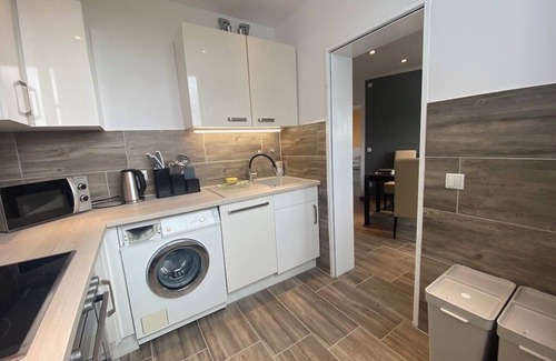 Hochheide Apartment | Modern 3.5 room apartment with balcony, elevator