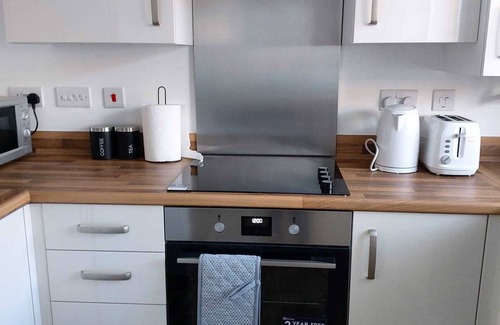 Rugby House | Modern 3 Bed House with Free Private Parking Rugby