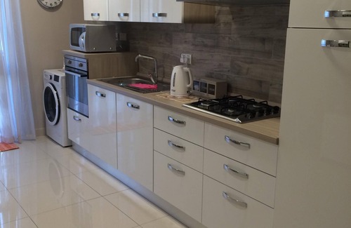Bugibba Apartment | Modern 3 bedroom apartment with communal pool Sleeps 8