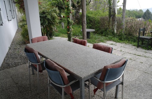 Castino Apartment | Modern 3 bedroom garden apartment with maximum privacy