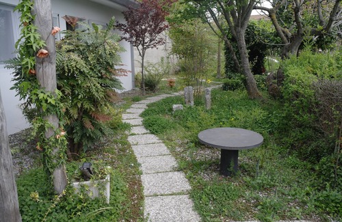 Castino Apartment | Modern 3 bedroom garden apartment with maximum privacy