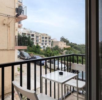 Il-Balluta Apartment | Modern 3 Bedroom & 3 Bathroom Apartment - near Balluta Bay
