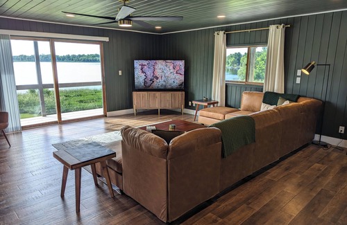 Underwood Cabin | Modern 3-bedroom cabin on the lake!