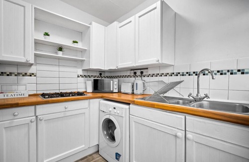 Acocks Green House | Modern 3 Bedroom House - Parking - Garden