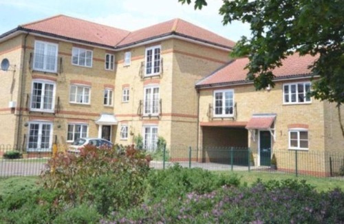 Loxford Apartment | Modern 3 Bedroom Ground Floor Apartment