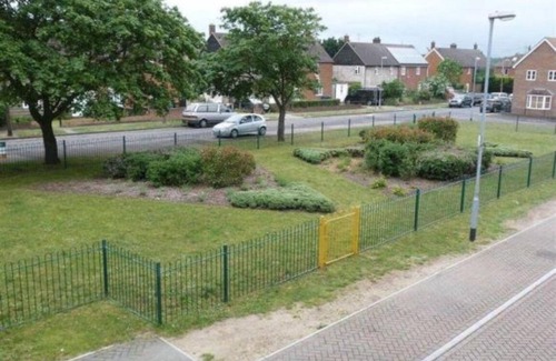 Loxford Apartment | Modern 3 Bedroom Ground Floor Apartment
