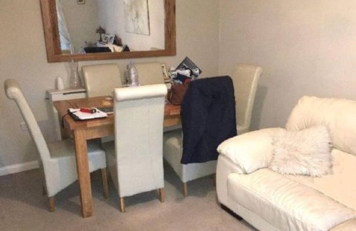 Loxford Apartment | Modern 3 Bedroom Ground Floor Apartment