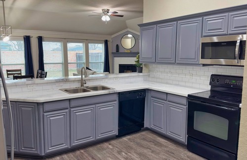 Mansfield House | Modern 3 bedroom home for stay! AT&T Stadium, Globe Life Field - TX Rangers.