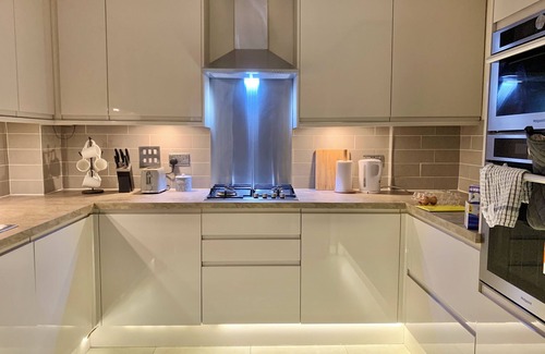 Reading House | Modern 3 bedroom house in Reading with Garden & Free Parking
