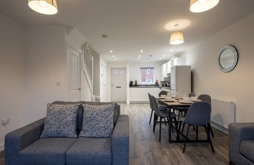 Derby House | Modern 3 Bedroom House in Central Derby