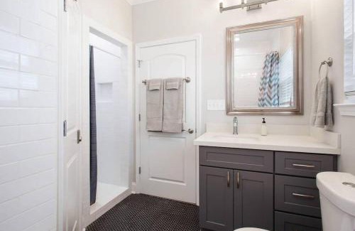 Mid-City House | Modern 3 Bedroom in Mid City