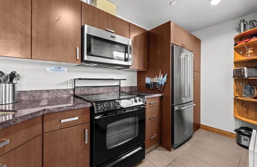Sun Peaks Cabin | Modern 3 bedroom loft apartment in village centre