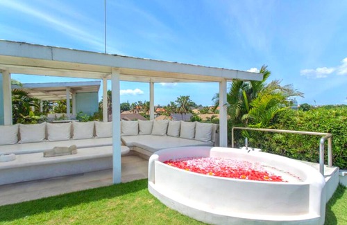 Batubelig Villa | Modern 3 Bedroom Private Pool Villa at The Sea #Z9