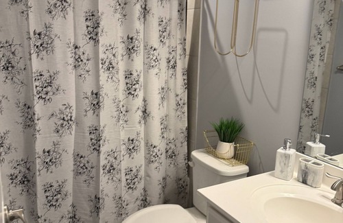 Brooklyn Park House | Modern 3-Bedroom Townhome 10 Mins from BWI, 11 Mins to Ravens & Orioles Stadiums