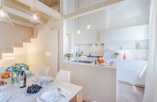 Lucca Historical Center Apartment | Modern 3 Bedrooms Apartment with Elevator