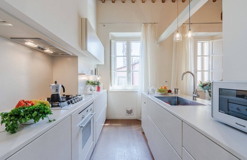 Lucca Historical Center Apartment | Modern 3 Bedrooms Apartment with Elevator