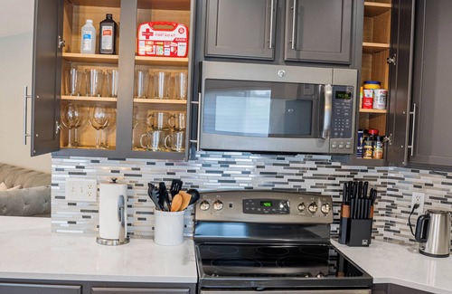 Commerce City House | Modern 3 BR Family Retreat;10 min DIA; Pool