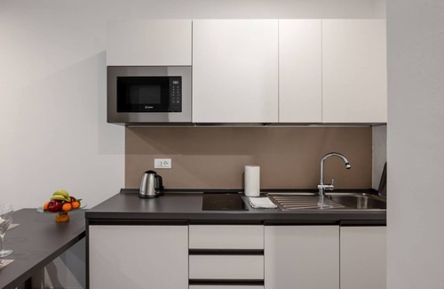 Padova House | Modern 35 sqm studio apartment, perfect for 2 people, located on the third floor of a building with a lift. The apartment is in a strategic position, just 4 minutes walk from the train station and 11 minutes walk from the Scrovegli Chapel, where you can