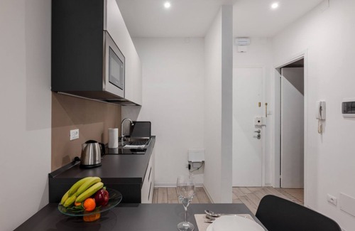 Padova House | Modern 35 sqm studio apartment, perfect for 2 people, located on the third floor of a building with a lift. The apartment is in a strategic position, just 4 minutes walk from the train station and 11 minutes walk from the Scrovegli Chapel, where you can