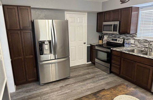 Enid House | Modern 3BR 2BA West Enid