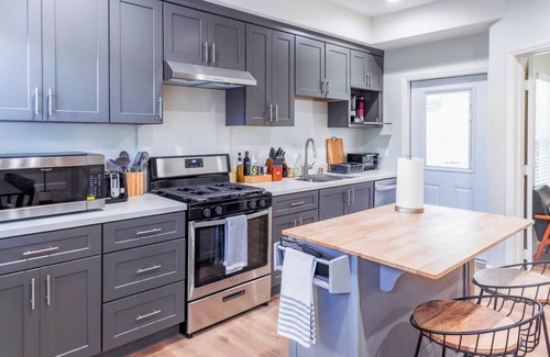 Westminster House | Modern 3BR Disney Luxe - Sleeps up to 12 w Game Room/PoolTable+Arcade/EV