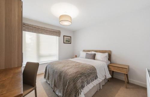 Ashford Apartment | Modern 3BR Flat quick links to LDN & Heathrow