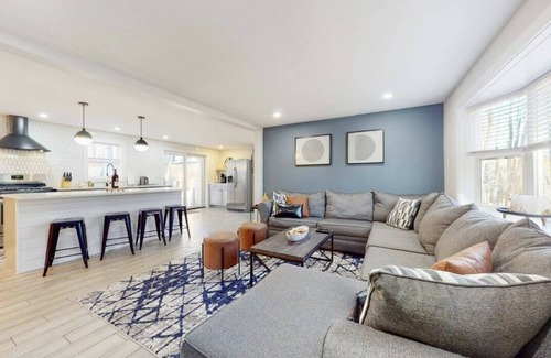 Long Pond House | Modern 3BR Getaway with Hot Tub, Deck & Entertainment in Long Pond