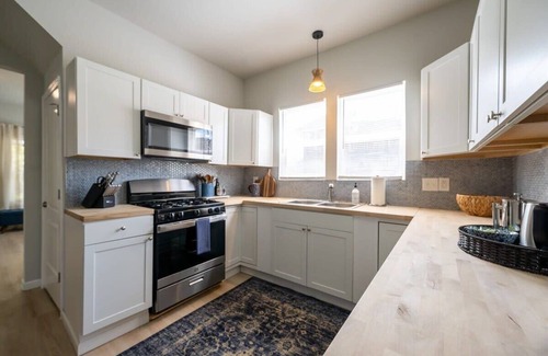 Meridian-Kessler House | Modern 3BR Haven | Near City Hotspots