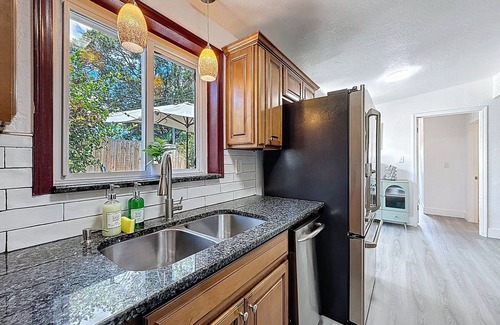 Walsingham House | Modern 3BR Retreat with Pool & Fire Pit