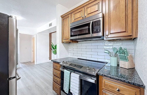 Walsingham House | Modern 3BR Retreat with Pool & Fire Pit