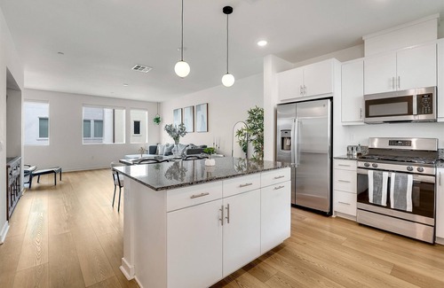 California Terraces House | Modern 3BR w/AC + Office & EV Charger – Near border, Sesame Place & Amphiteater