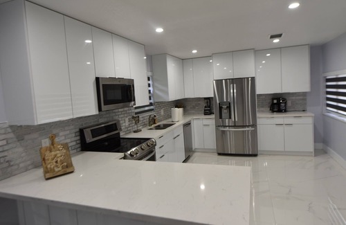 Highland Lakes House | ★ Modern 4/3 Miami House | 10 Min from the Beach ★