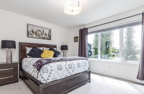 Kensington House | Modern 4 BDR Property, Trendy Kensington, close to Downtown, parks, pubs, shops