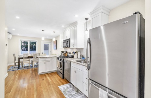 Allston House | Modern 4 Bed 2.5 Bath Home near Harvard with FREE Parking