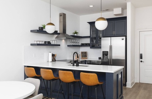 Cleveland Park Condo | Modern 4 Bed Space in Walkable Area -3 Miles to Downtown