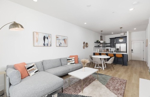 Cleveland Park Condo | Modern 4 Bed Space in Walkable Area -3 Miles to Downtown