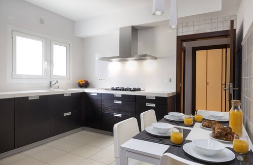 Les Corts Apartment | Modern 4-bedroom apartment in Barcelona