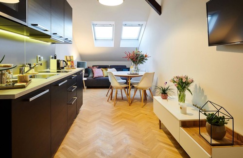 Smichov House | Modern 4 bedroom Lesser Town Apartment