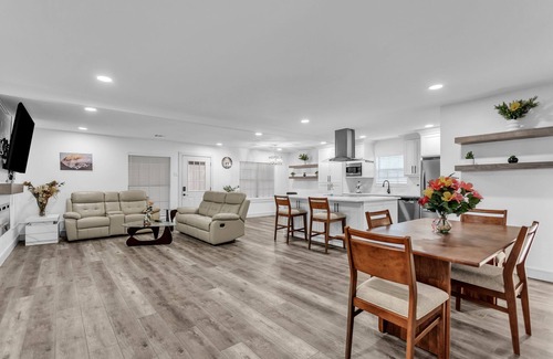Elmo House | Modern 4 bedrooms house near Spectacular Lake Ray Hubbard Rockwall/Heath TX