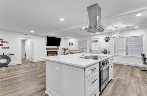 Elmo House | Modern 4 bedrooms house near Spectacular Lake Ray Hubbard Rockwall/Heath TX