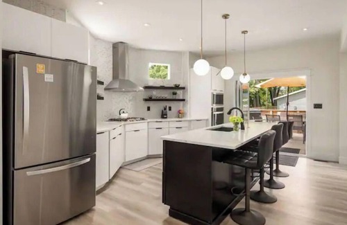 Livingston Park House | Modern 4Bd Home | Outdoor Living, Near Downtown and Children's Hospital