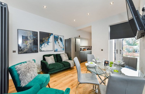 Long Eaton House | Modern 4bed House at Milner Road