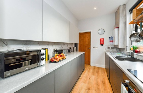 Long Eaton House | Modern 4bed House at Milner Road