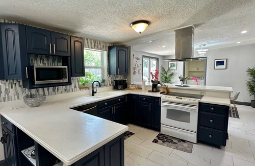 Isle of Palms House | Modern 4BR Jax | Pool Oasis Near Beach | Backyard