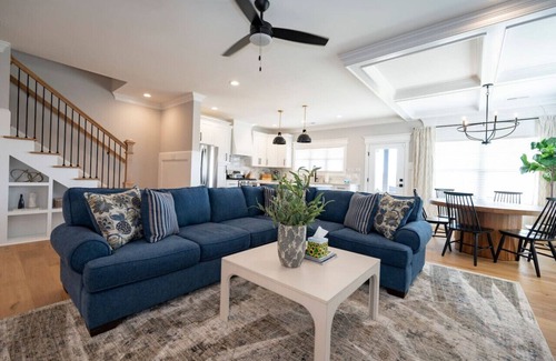 Forest House | Modern 4BR Oasis - Main Level Master + 2 King Beds