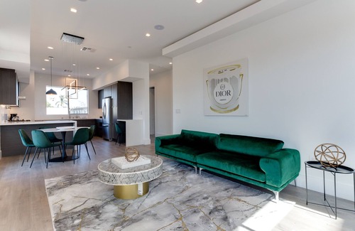 Mid City House | Modern 5 Bedroom Masterpiece With Rooftop Deck