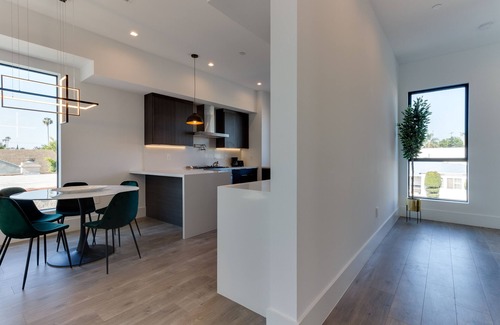 Mid City House | Modern 5 Bedroom Masterpiece With Rooftop Deck