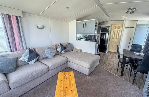 Ingoldmells House | Modern 6 berth caravan for hire at Fantasy Island in Skegness ref 58009D