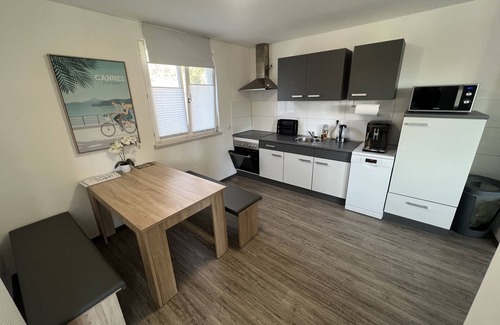 Engen Apartment | Modern 60sqm apartment for up to 5 people￼ - Central location, 50" TV, WLAN