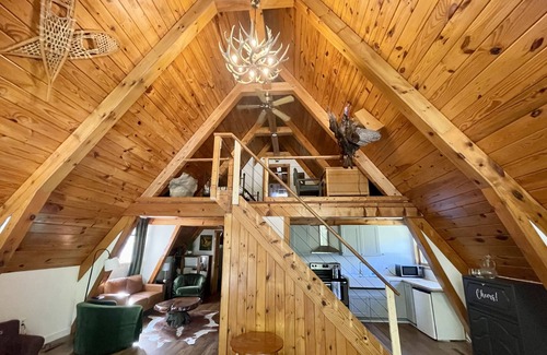 Stockton Cabin | Modern A-Frame Cabin with a Tranquil Pond and Fiber internet!